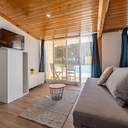 Ferienwohnung Wake Up With The Sea Breeze- House With Pool Ap1 Lavra Exterior foto