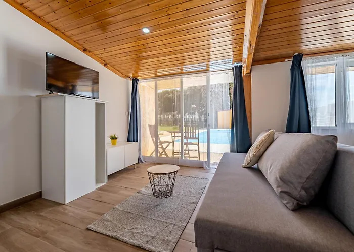 Wake Up With The Sea Breeze- House With Pool Ap1