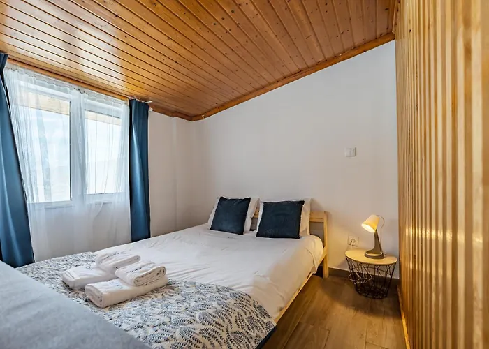 Wake Up With The Sea Breeze- House With Pool Ap1